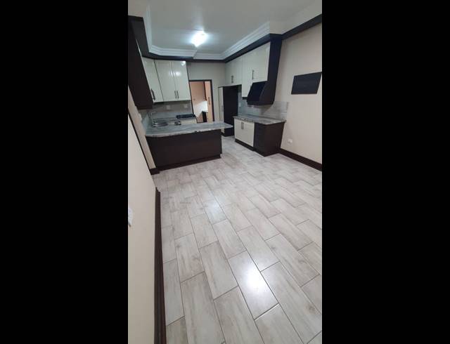 2 BEDROOM PROPERTY TO RENT IN MENLO PARK